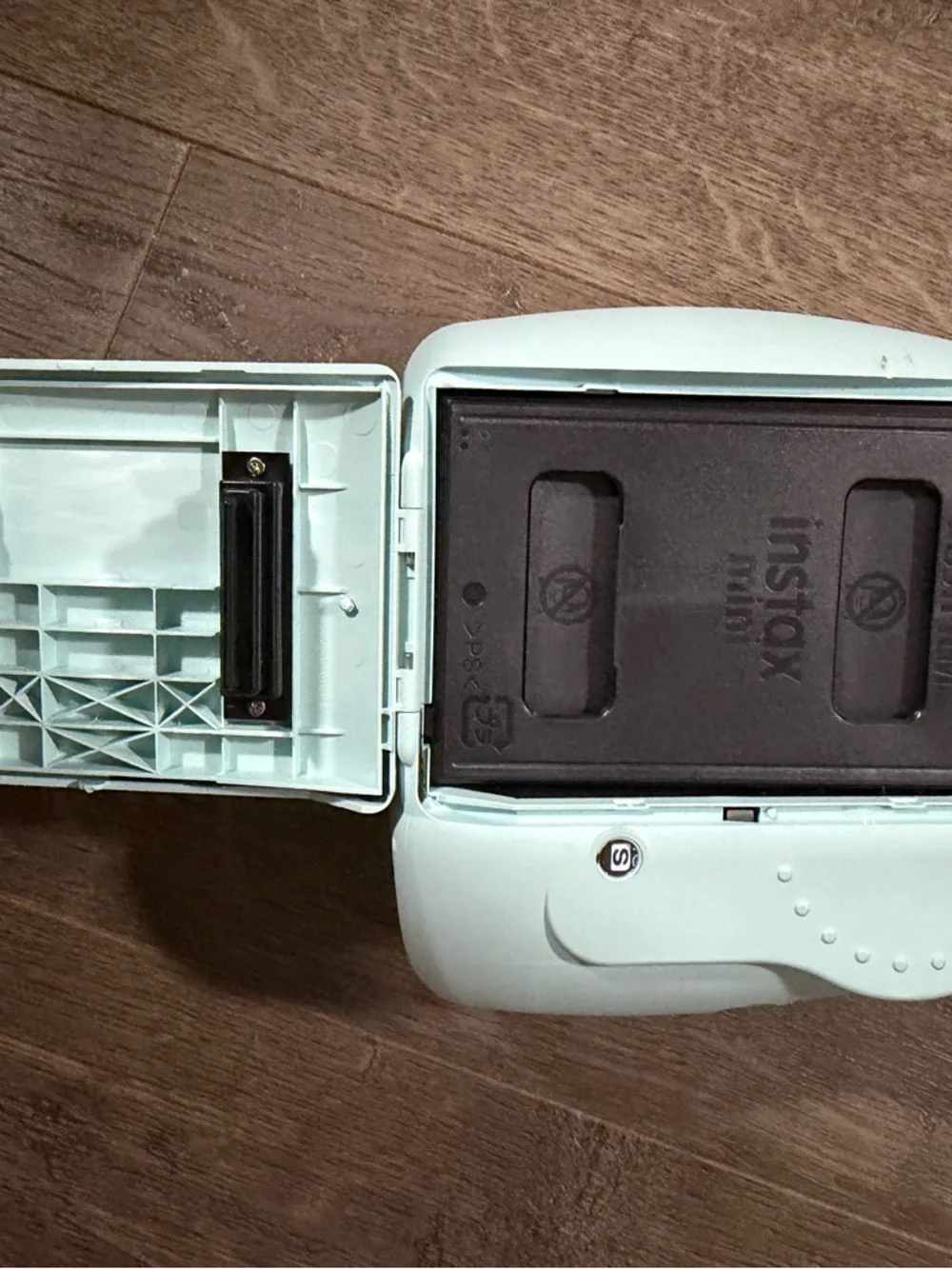 Fujifilm Mint Green Instant Film Camera INCLUDING film (DOESNT TUN ON)